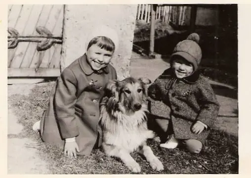 Historická fotografie Hany Mašínové jako dítěte s kolií Donem